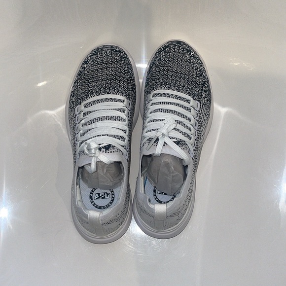 NIB APL ATHLETIC PROPULSION LABS TECHLOOM BREEZE SNEAKERS IN WHITE/BLACK . 6 - Picture 5 of 9